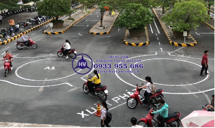 Thi bằng lái xe máy A1 Thi bằng lái xe máy A1